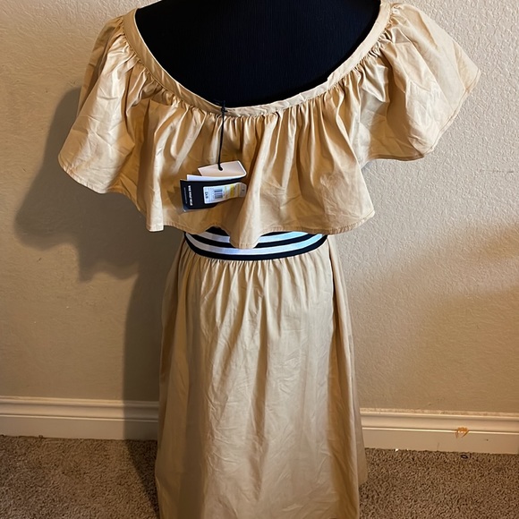 Off shoulder belted - Picture 2 of 2